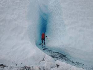 hiker goes into ice crevasse